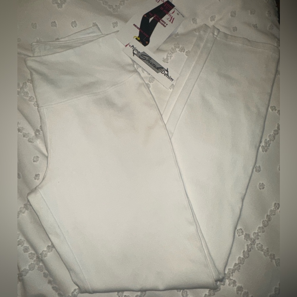 Women with Control white stretch leggings/pants. NWTs size ST